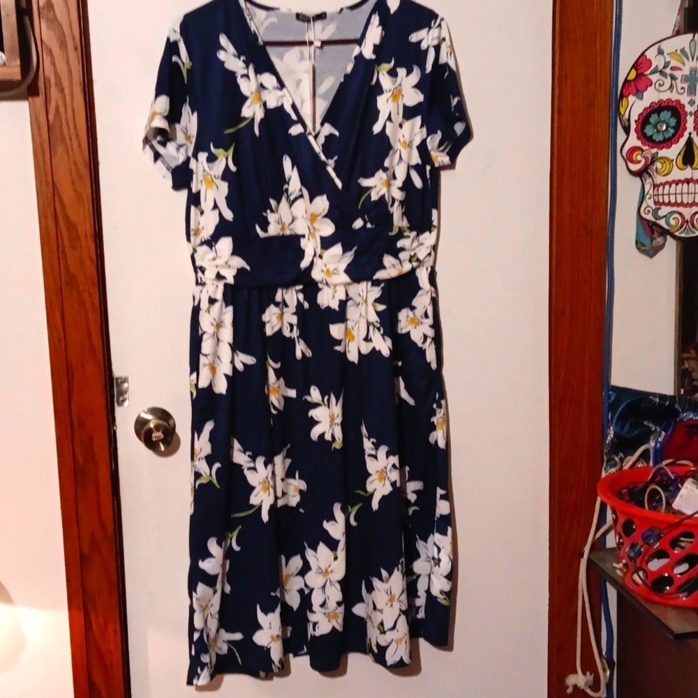 OUGES Women's Summer Short Sleeve V-Neck Floral Short Party Dress with Pockets